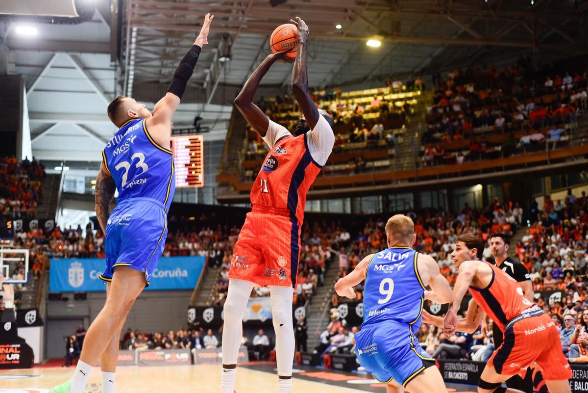 El Leyma Coruña vivió una auténtica fiesta en una remontada épica que le devuelve a ACB
