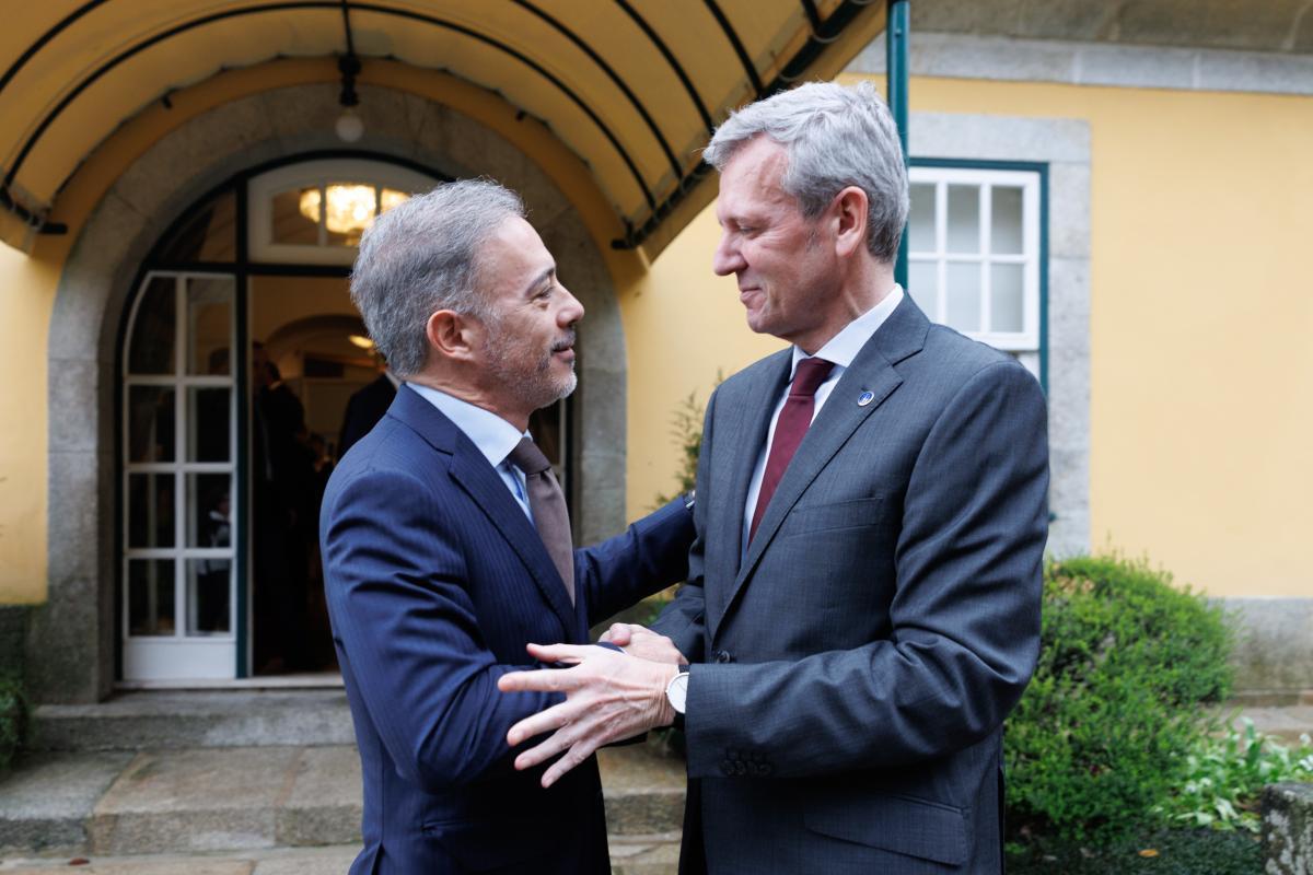El alcalde de Oporto, Pedro Duarte, y el presidente de la Xunta, Alfonso Rueda, este miércoles en Oporto.