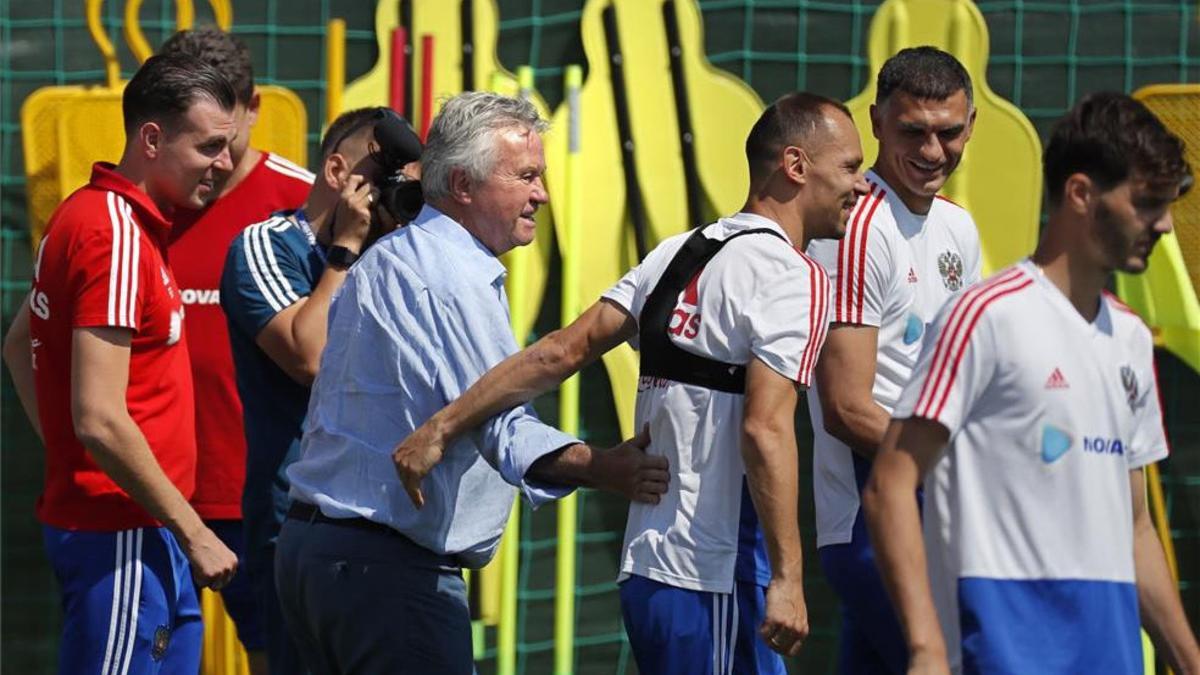 Hiddink, este jueves en el entrenamiento de Rusia