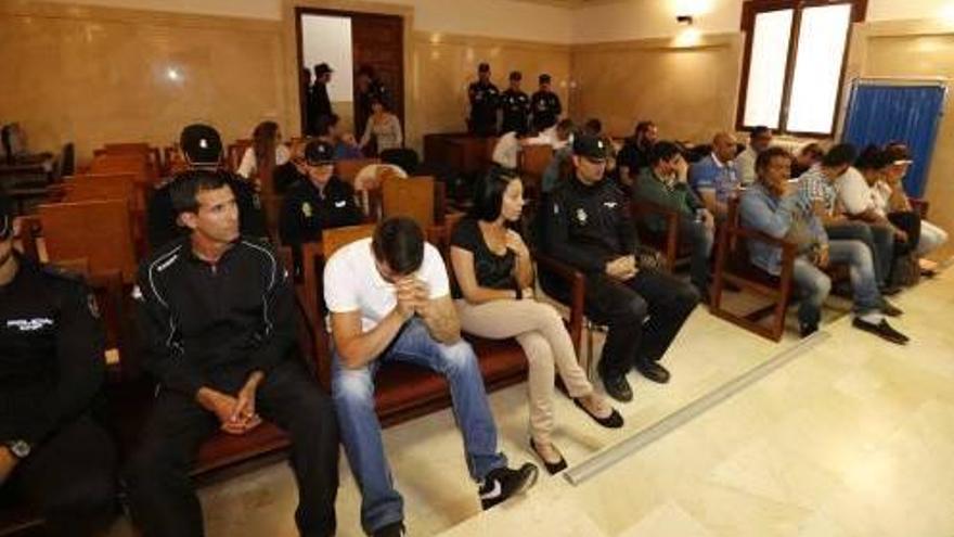 Los acusados, durante el juicio celebrado en la Audiencia Provincial de Palma.