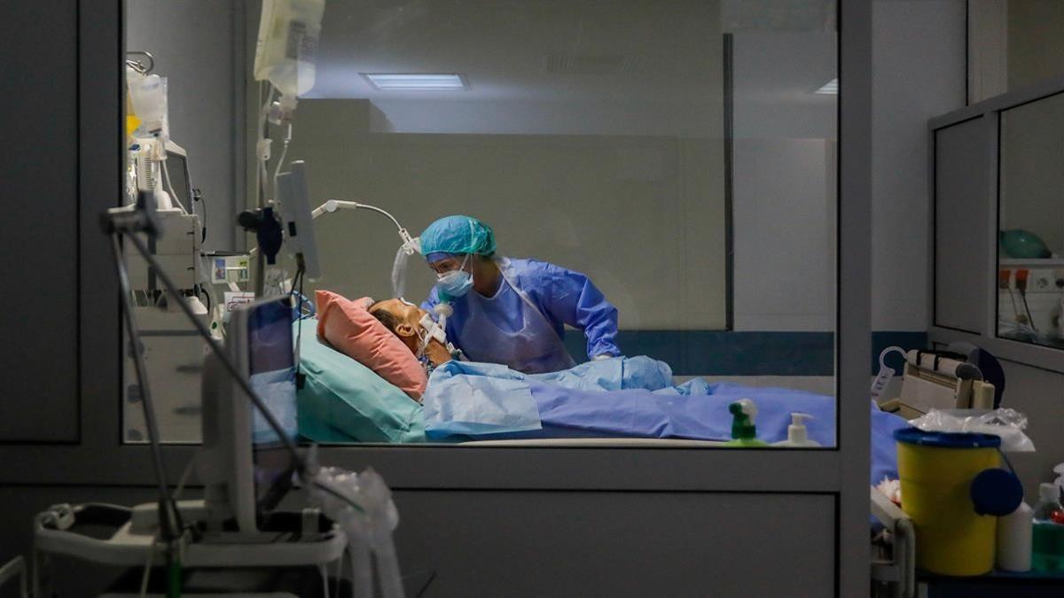 A medical worker wearing personal protective equipment (PPE) takes care of a patient at the intensive care unit (ICU) of the Sotiria hospital  following the coronavirus disease (COVID-19) outbreak  in Athens  Greece  April 25  2020  Picture taken April 25  2020  REUTERS Giorgos Moutafis
