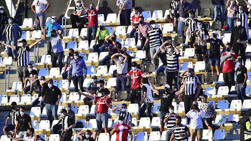 Imagen de las gradas del Cartagonova durante el Cartagena-Almería del pasado curso.  | IVÁN URQUÍZAR