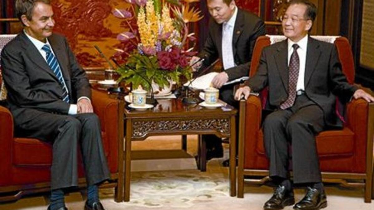 Zapatero, durante el encuentro que mantuvo ayer con el primer ministro de China, Wen Jiabao.