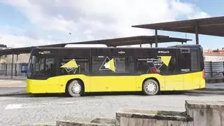 Ocho autobuses nuevos ya circulan por Santiago, retirando los tartana