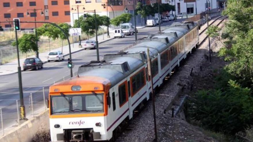 El tren tarda 27 minutos más en ir a Valencia que el Ave a Madrid