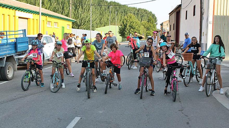 Adultos y niños participaron en el tradicional Día de la Bicicleta. | SERVICIO ESPECIAL