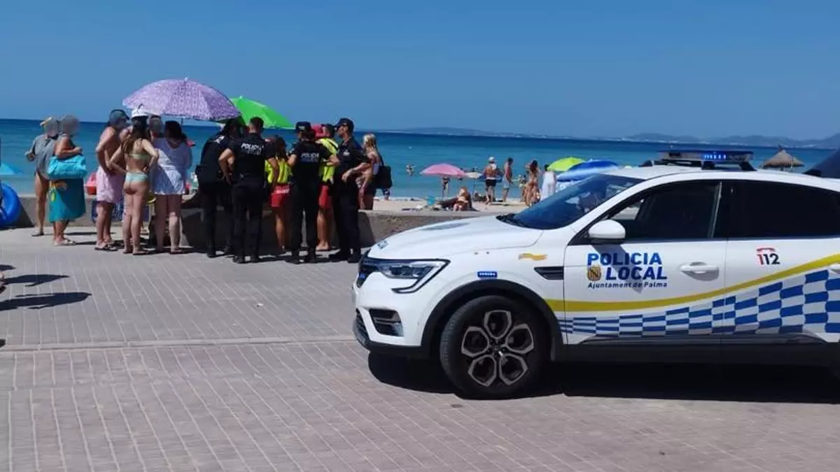 Bandera roja en Playa de Palma por el posible ataque de un pez a una bañista