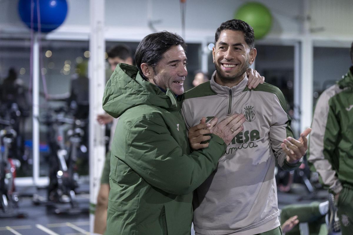 Marcelino saluda a Ayoze.