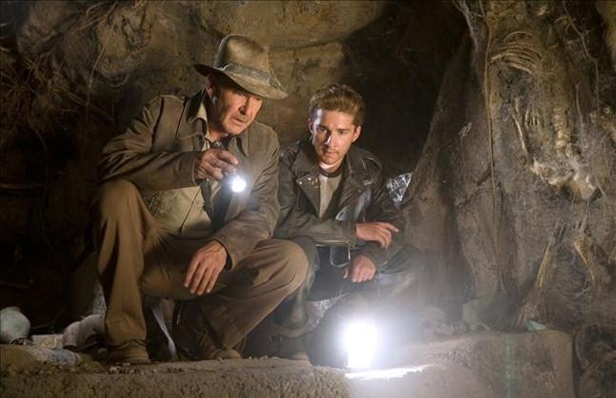 Harrison Ford i Shia LaBeouf, a ’Indiana Jones 4 y el reino de la calavera de cristal’. Harrison Ford i Shia LaBeouf, a ’Indiana Jones 4 y el reino de la calavera de cristal’.