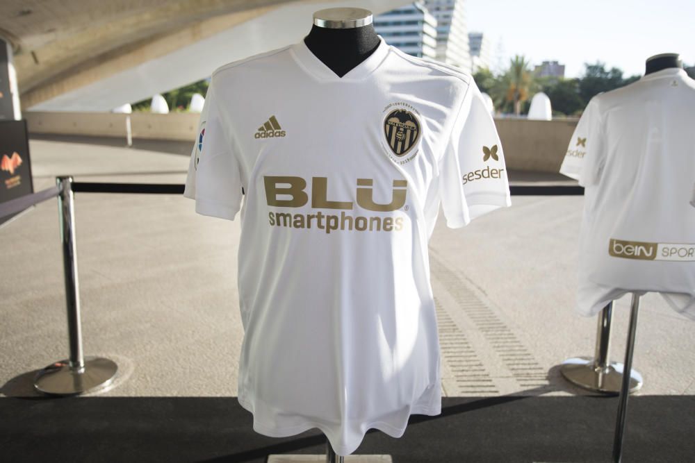 Valencia Camiseta 1º Adidas Camisa centenario del Valencia CF.