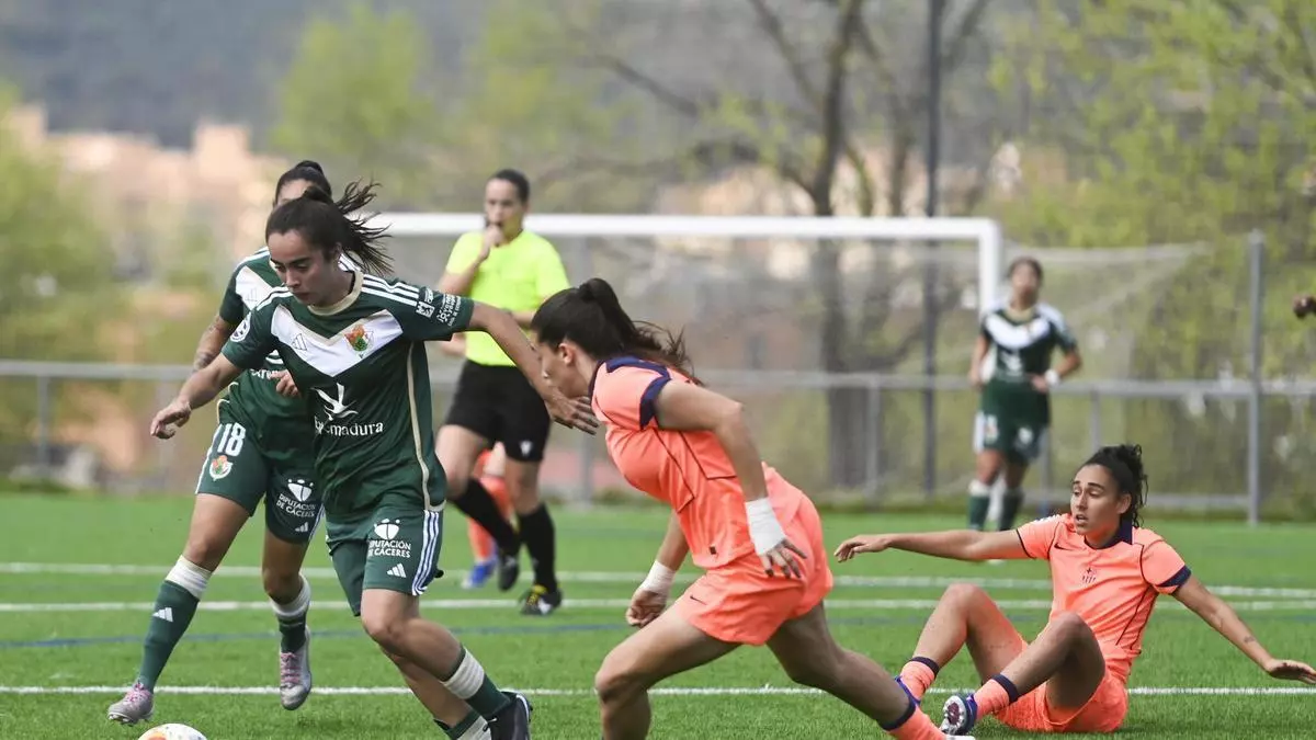 El Barça B funde al Cacereño Femenino