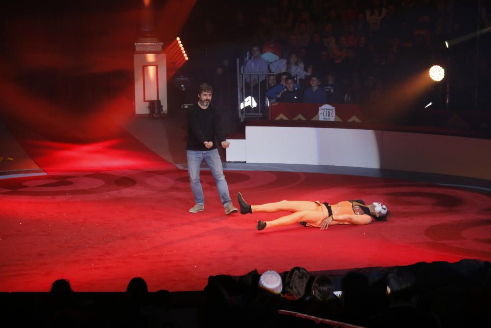 Espectacle vermell del Festival Internacional del Circ Elefant d'Or de Girona