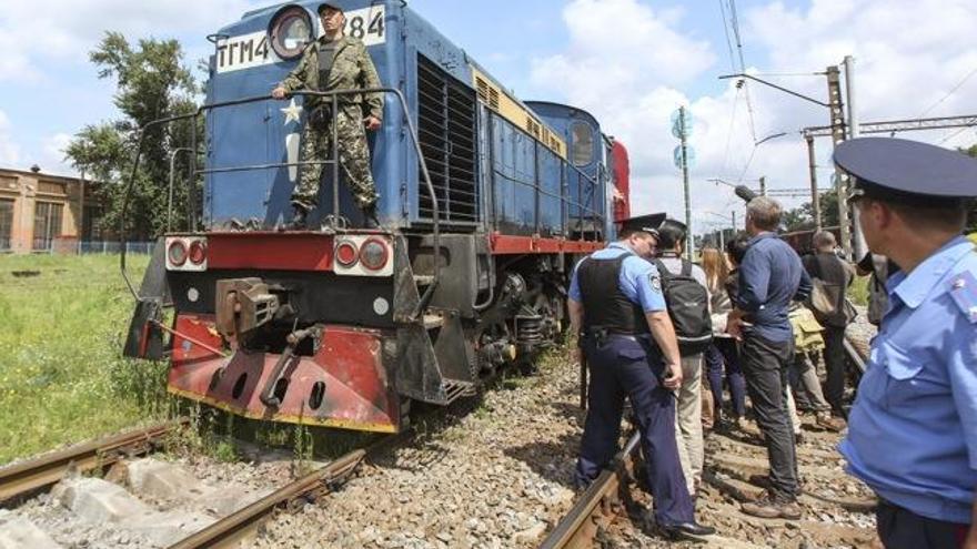 El tren equipat amb vagons refrigerats per transportar els cossos, ahir, en el moment d&#039;arribar a Kharkiv
