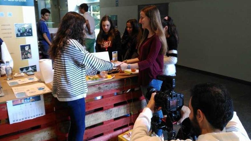 Alumnos del David Buján, con un proyecto en la Maker Faire de Santiago.