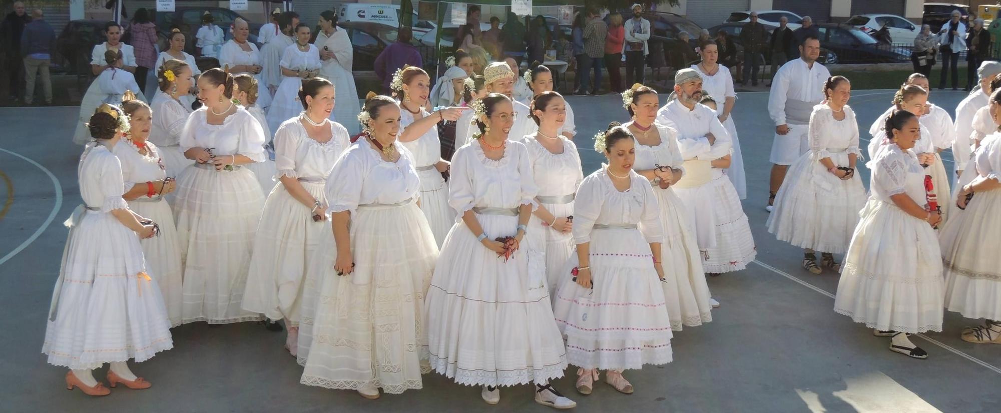 Así fue la espectacular "dansà" en ropa interior de la falla Mont de Pietat