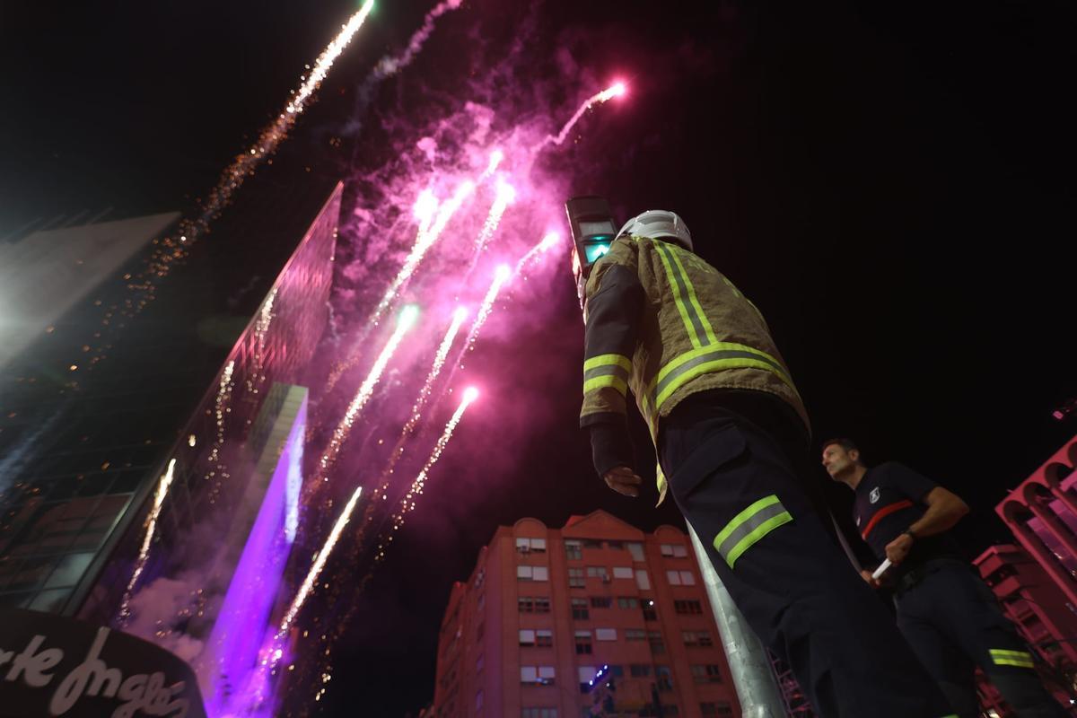 La "Arribada del Foc" congrega a miles de personas para presenciar el espectáculo piromusical