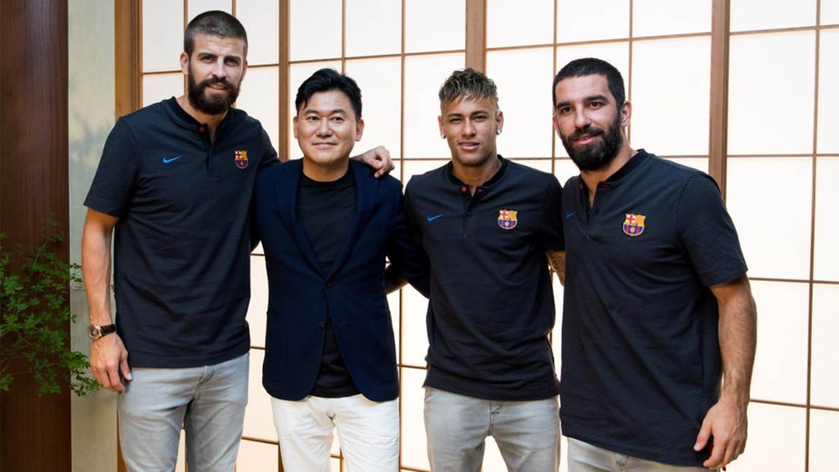 Gerard, Neymar y Arda están en Japón visitando a los directivos de Rakuten