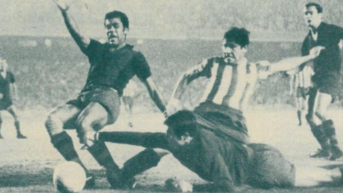 Mendonça fue objeto de un penalti claro que curiosamente generó mucha polémica