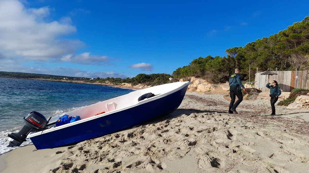 Una patera llegada a Formentera en una imagen de archivo