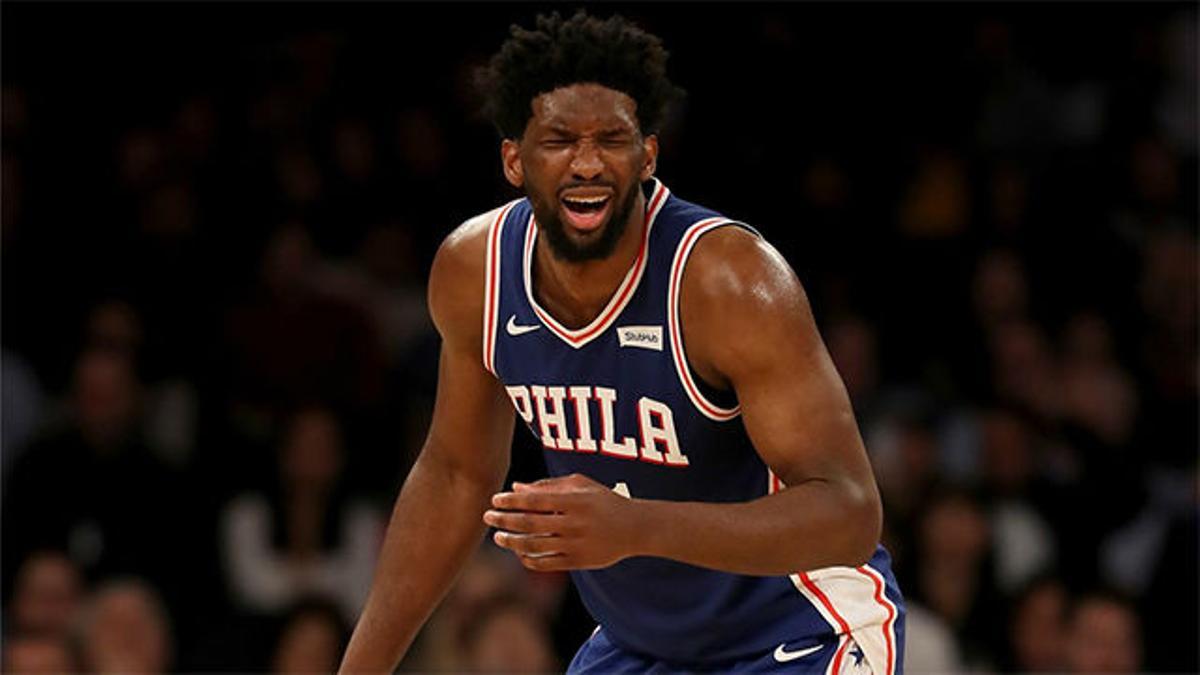 Embiid anota hasta sin mirar