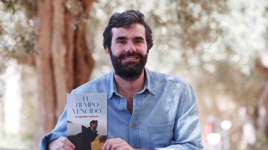 Leopoldo Salinas publica &#039;El tiempo vencido&#039;: «Esta novela no deja de ser una carta de amor a Mallorca»