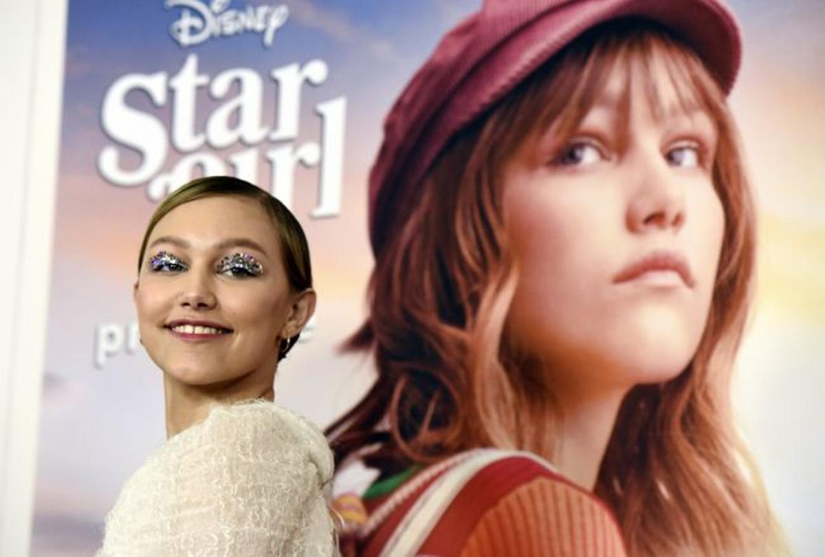 Grace VanderWaal ha llevado un maquillaje de ojos con purpurina que nos parece una fantasía para tus looks de invitada