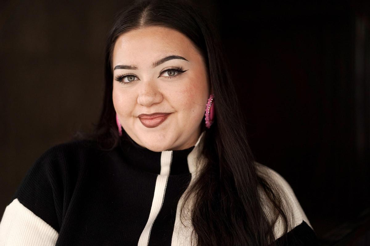 La escritora Rosa Ramírez, autora de la novela 'Material inflamable'.