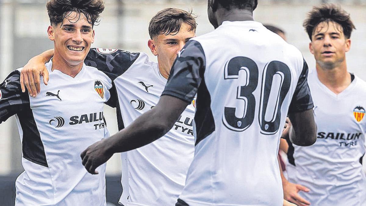 El Juvenil del Valencia celebrando un gol