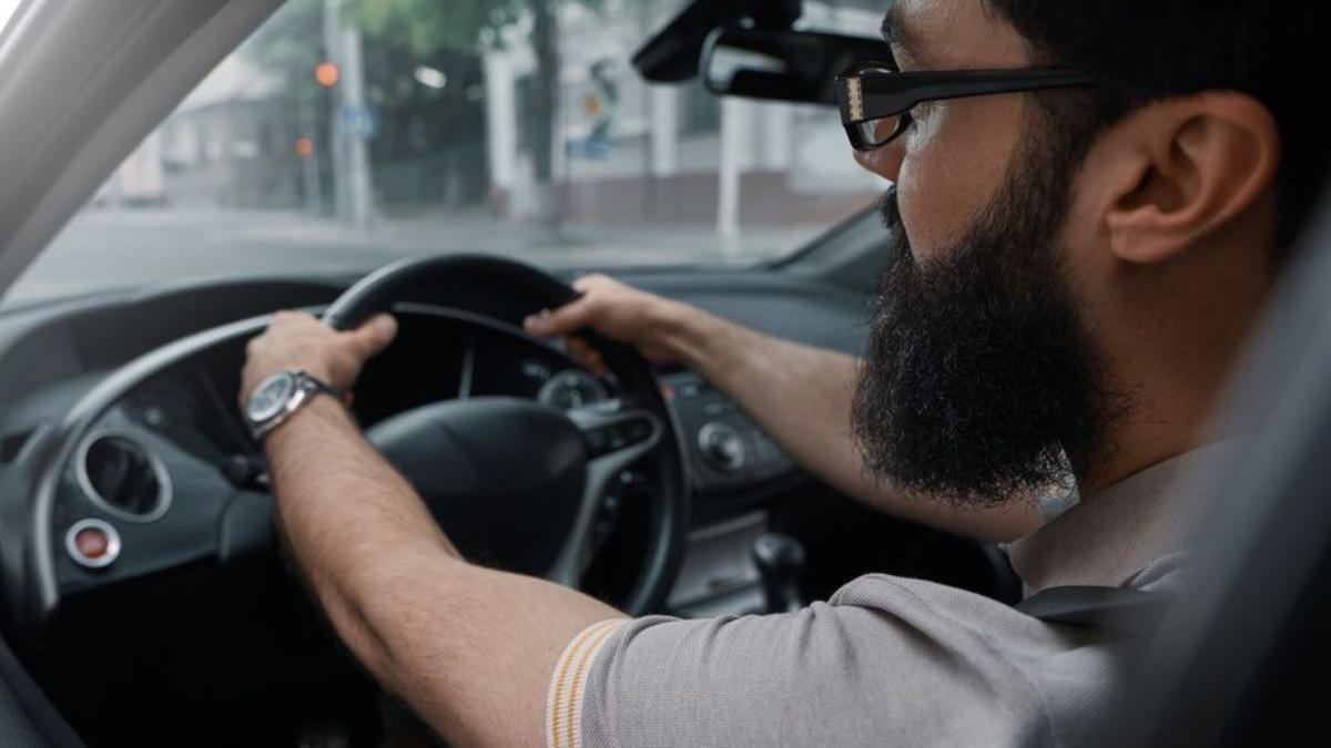 La DGT alerta a los conductores con gafas: a partir de ahora, este