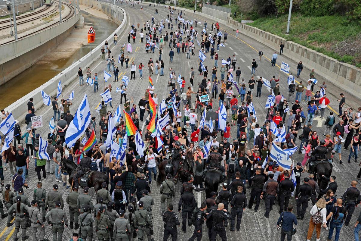 Manifestaciones en Tel Aviv contra las controvertidas reformas legales que promociona el gobierno de extrema derecha del país