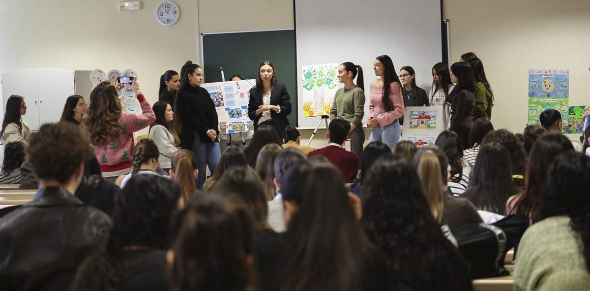 La mejor forma de aprender ayudando