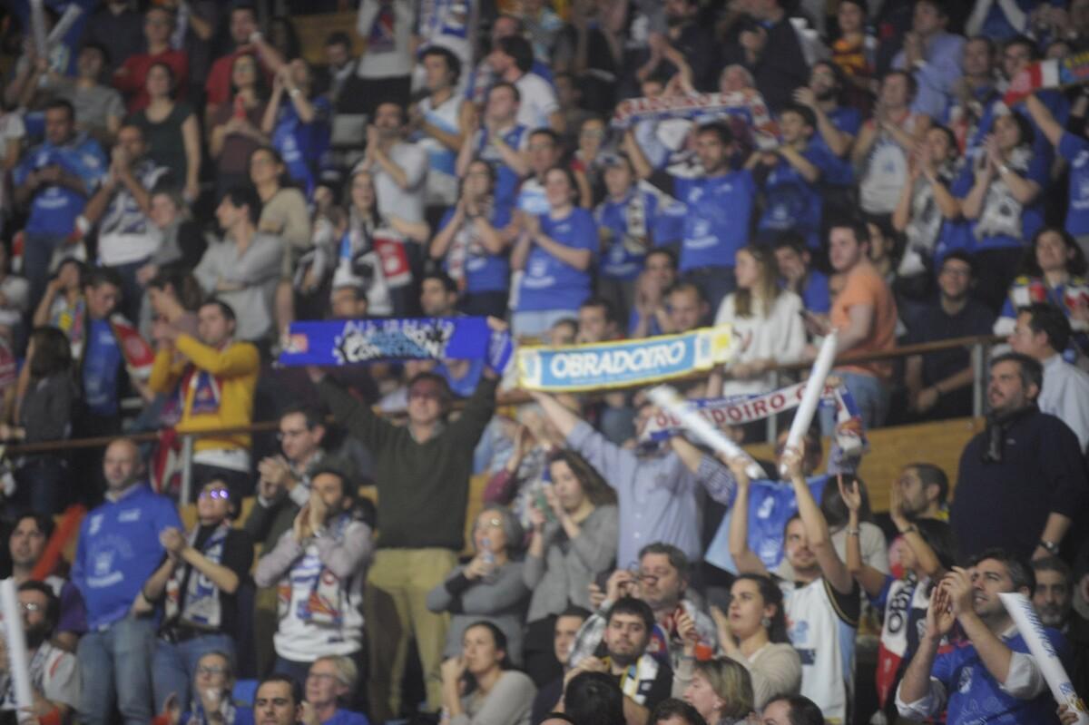 La afición obradoirista fue mayoría en el Coliseum da Coruña