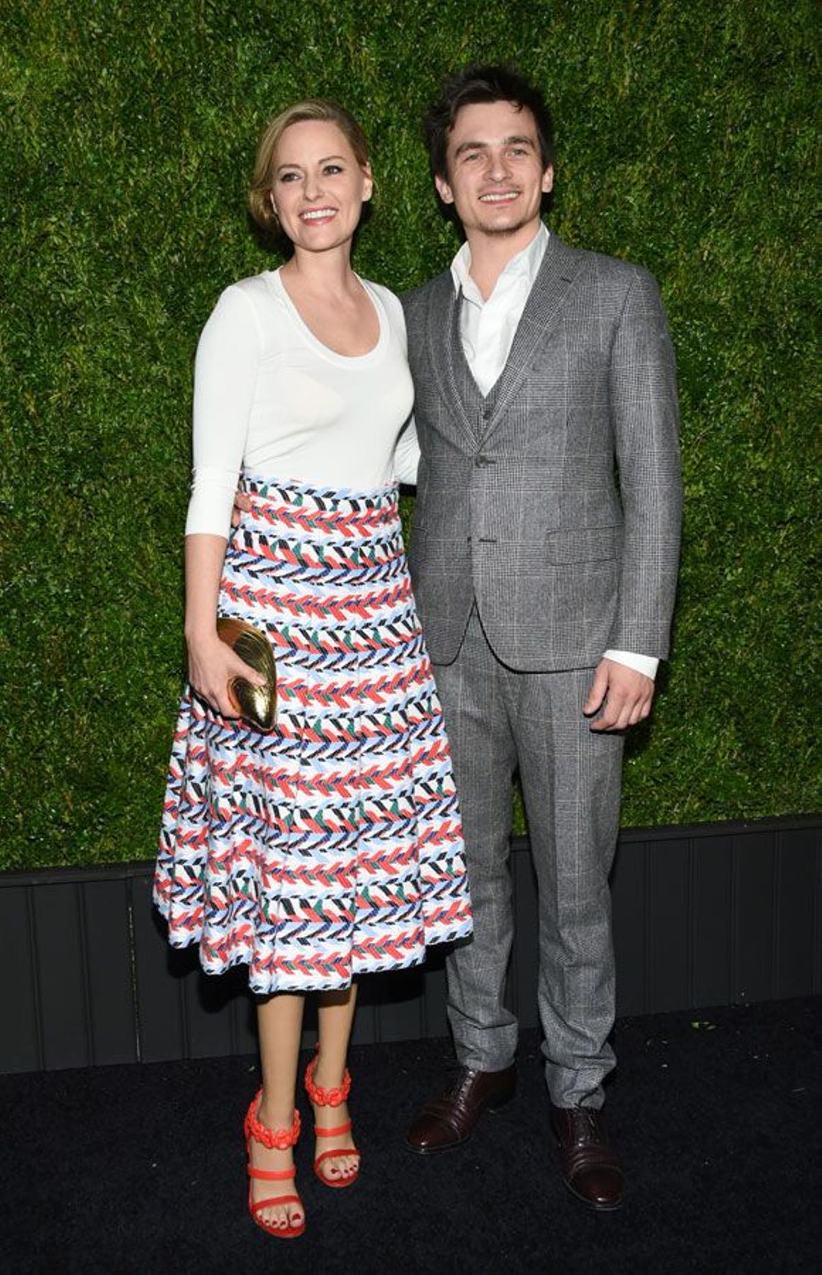 Rupert Friend y Aimee Mullins en la cena de Chanel en el Festival de Tribeca