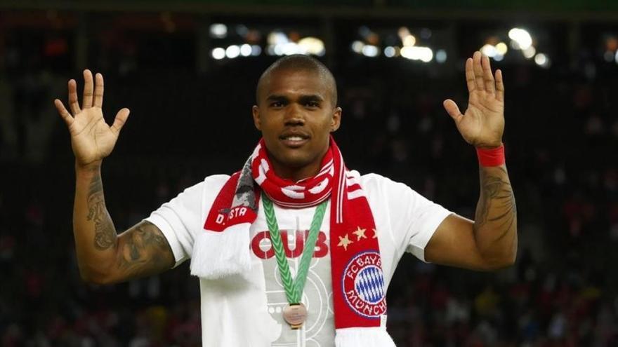 Douglas Costa desvela una cláusula del contrato entre Pep Guardiola y el City