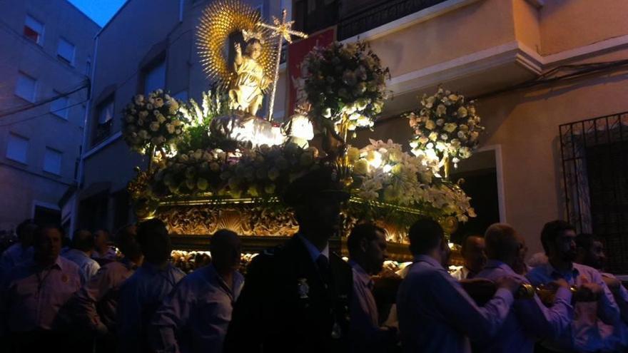 El Niño del Balate sale en procesión tras la emotiva peregrinación nocturna