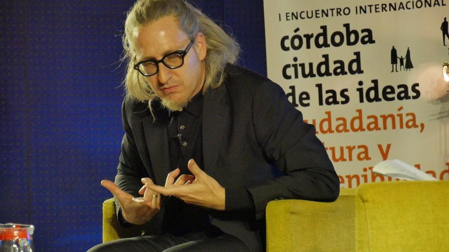Joaquín Reyes desata la risa en Córdoba con una sátira sobre la vida del artista