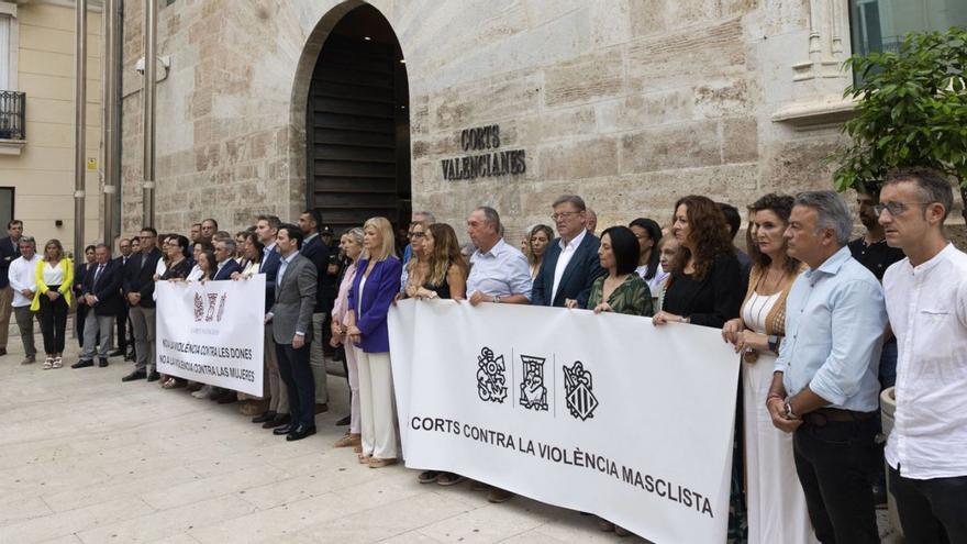 Protesta contra la violencia machista con pancartas separadas el pasado 19 de septiembre. | M.A.MONTESINOS