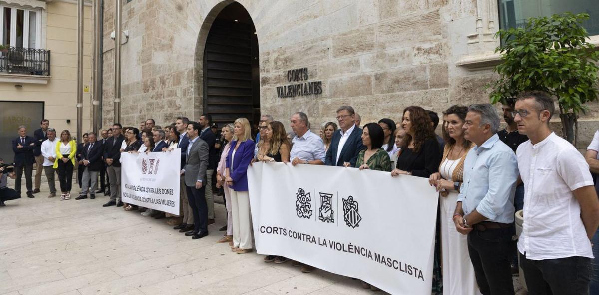 Protesta contra la violencia machista con pancartas separadas el pasado 19 de septiembre. | M.A.MONTESINOS