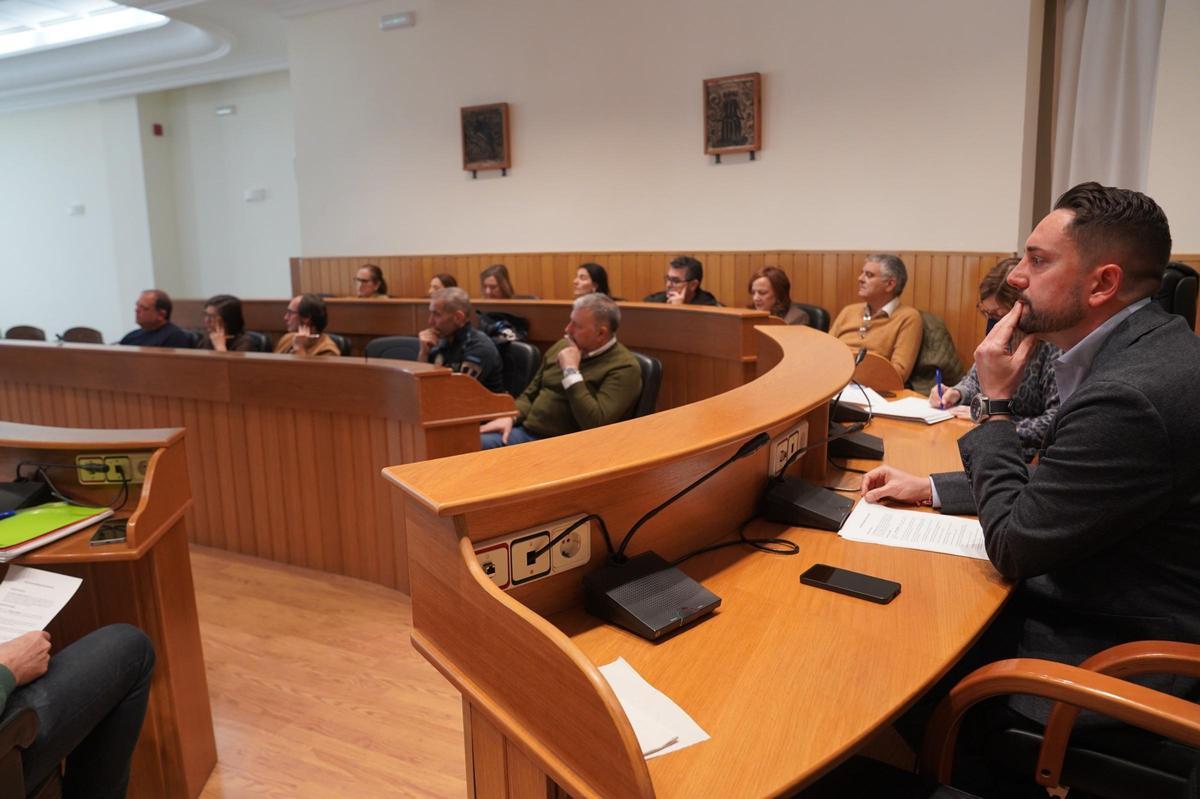 El concejal y portavoz del equipo de gobierno David Fortea en la Comisión de Gran Ciudad para presentar la Memoria justificativa de Paterna