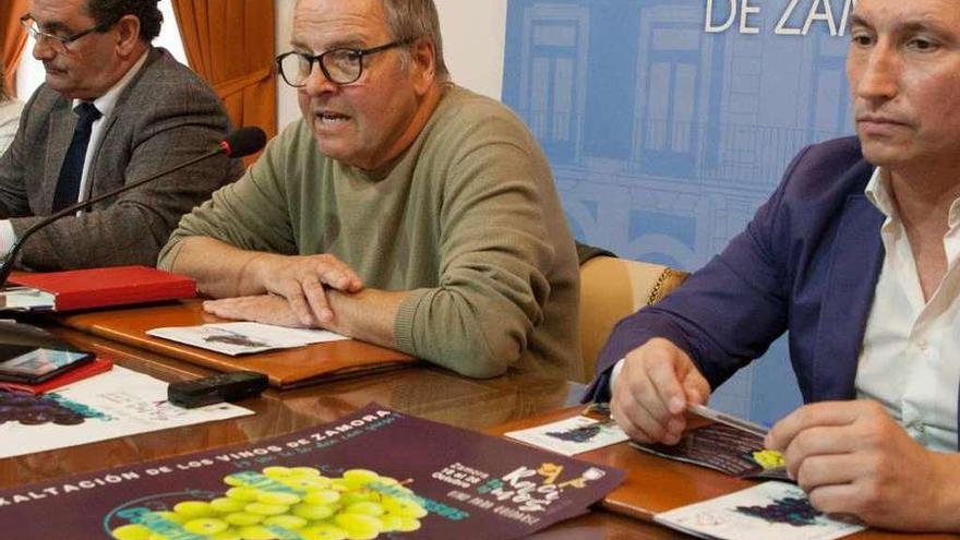 Narciso Prieto (izquierda), Christoph Strieder y Pepe Herrero, en la presentación.