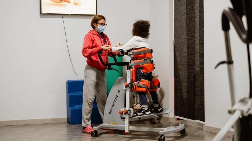 Tres asociaciones extremeñas reciben 15.000 euros para mejorar la vida de pacientes y familias
