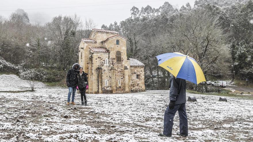 Nieve en Oviedo a las puertas del día de Reyes: una masa de aire ártico procedente de Escandinavia desplomará la cota en Asturias hasta los 200 metros