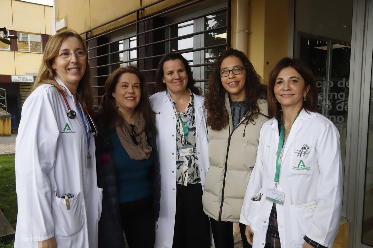 A.J.González Córdoba El director gerente del Hospital Reina Sofía, Francisco Triviño, el coordinador de trasplantes del hospital, José María Dueñas, representantes de servicios implicados en la donación y trasplantes, responsables de hospital privados de la ciudad (San Juan de Dios, Quirón y Cruz Roja) y del Centro de Transfusión de Células y Tejidos, asisten mañana a la presentación del balance de actividad del programa de donación y trasplantes durante el 2025. A la rueda de prensa también asistirá Yolanda Pedrosa y su hija Sofía a la que ha donado un riñón para contar su experiencia