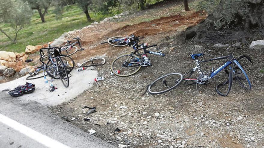 Imagen de las bicicletas tras el accidente.