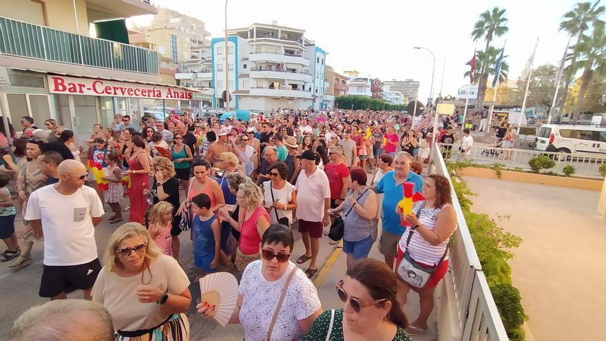 Manifestación a favor de los conciertos en la playa de Tavernes