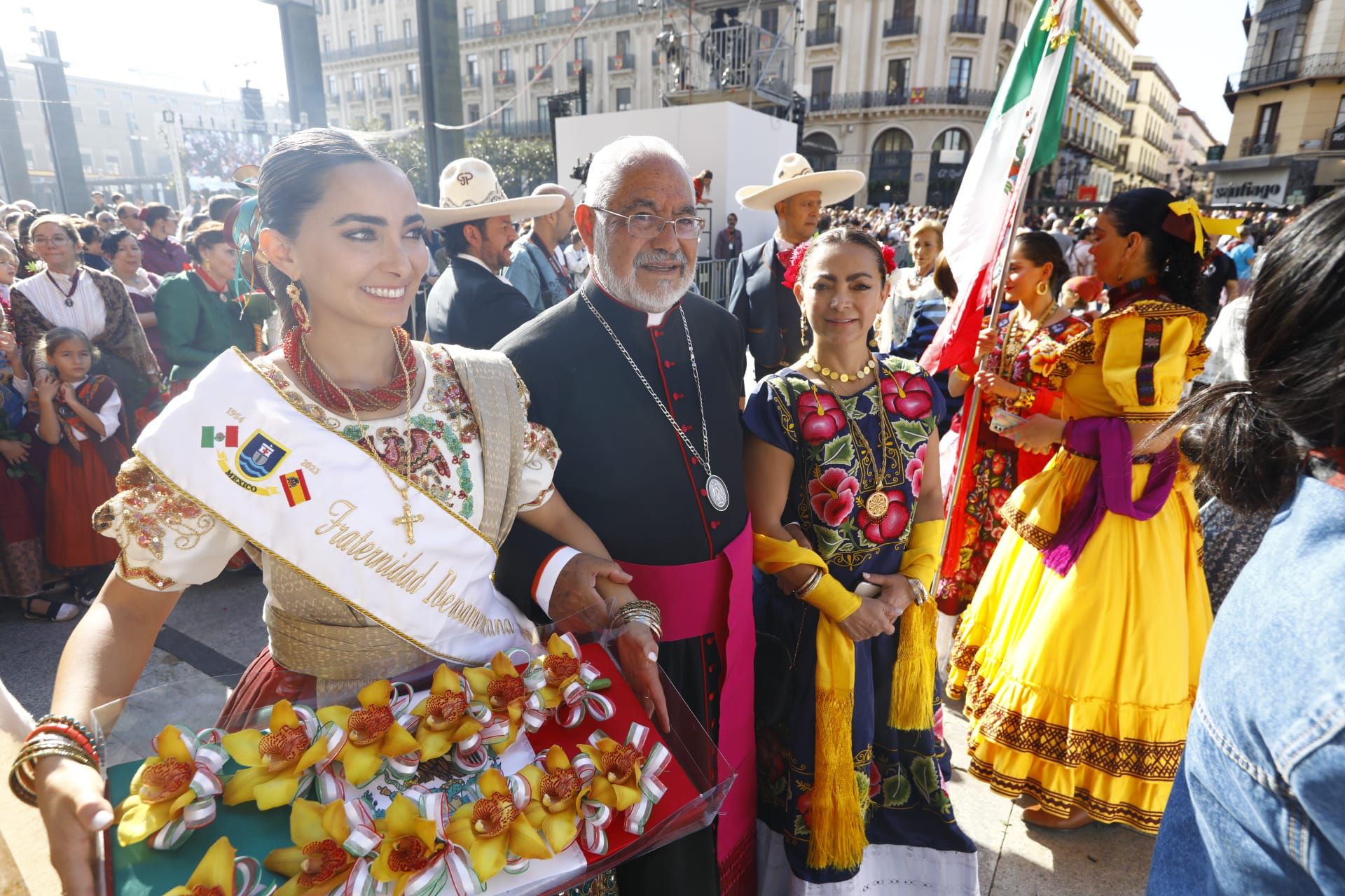 En imágenes | La Ofrenda de Flores a la Virgen del Pilar 2023 (I)