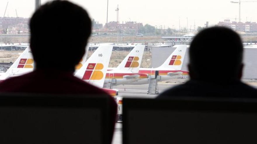 Foto de archivo de parte de la flota de Iberia en el hangar de Barajas.