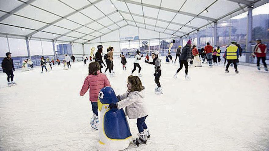 Música, juegos y sorteos para inaugurar la pista de hielo junto al dique de abrigo