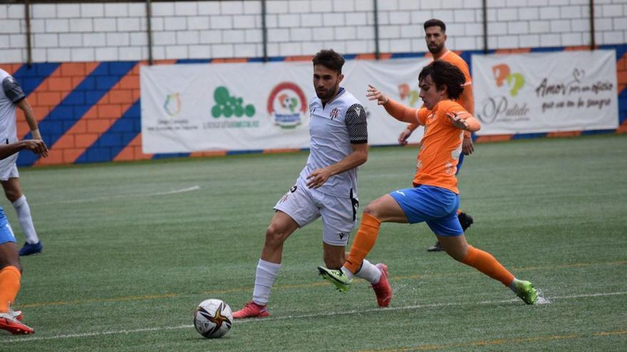 Un instante del encuentro disputado ayer por el Vélez CF en tierras canarias.