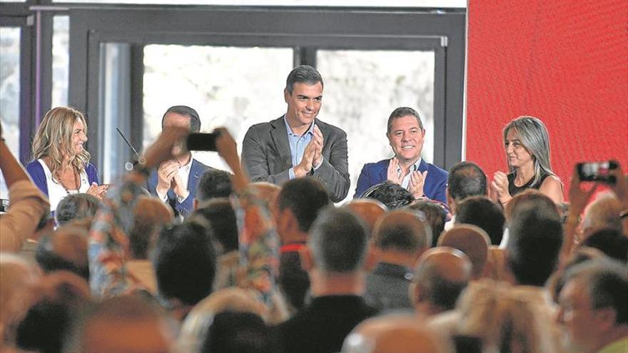 Sánchez pide a Podemos dar «un paso al frente» en la negociación